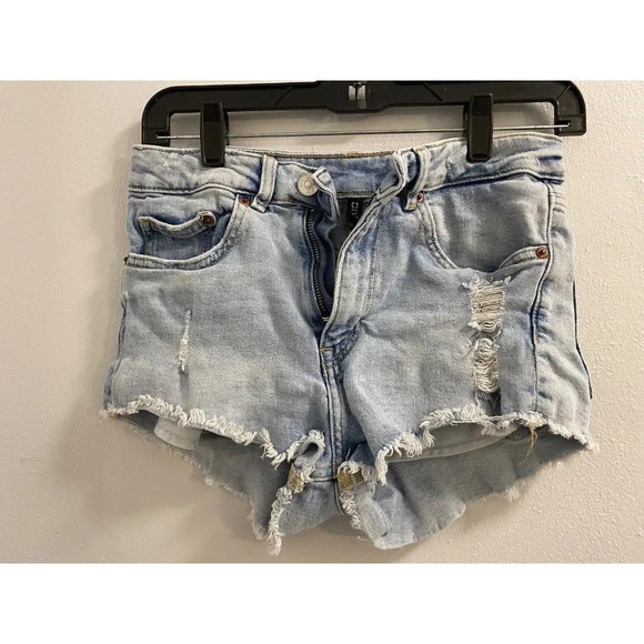 Divided H&M Jean Shorts size 4  no defects  no flaws  Very sexy shorts  size 4 - Picture 9 of 9